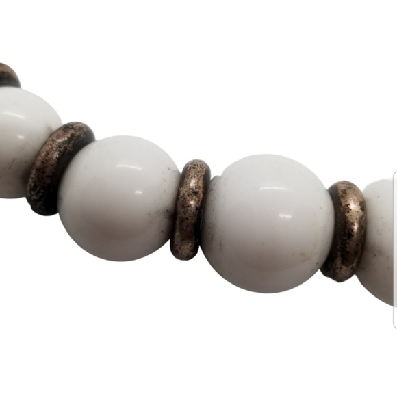 CAROL DAUPLAISE DESIGNER RETIRED GRADUATED WHITE & SILVERTONED  COLLAR NECKLACE - Picture 4 of 7